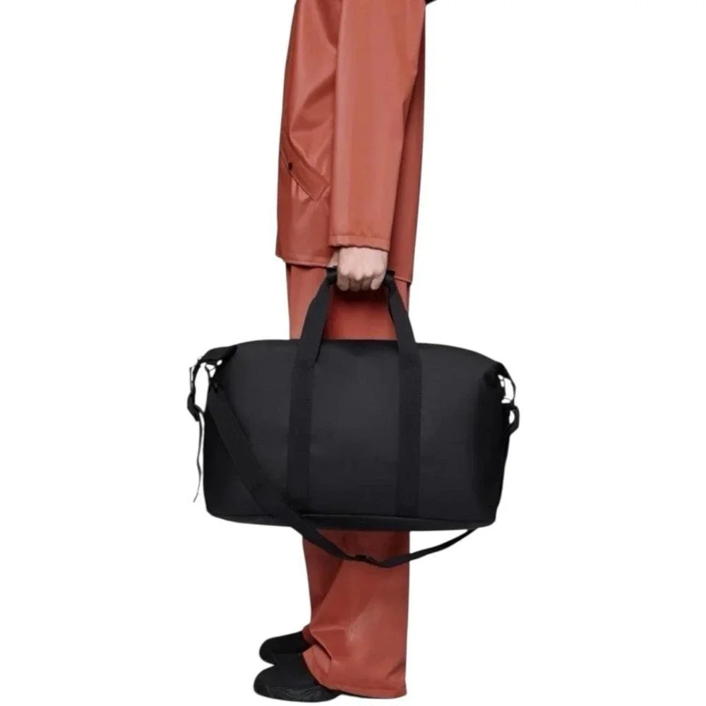 Rains Weekend Bag Black NWT Waterproof‎ Duffel One Size 9.5 gallon